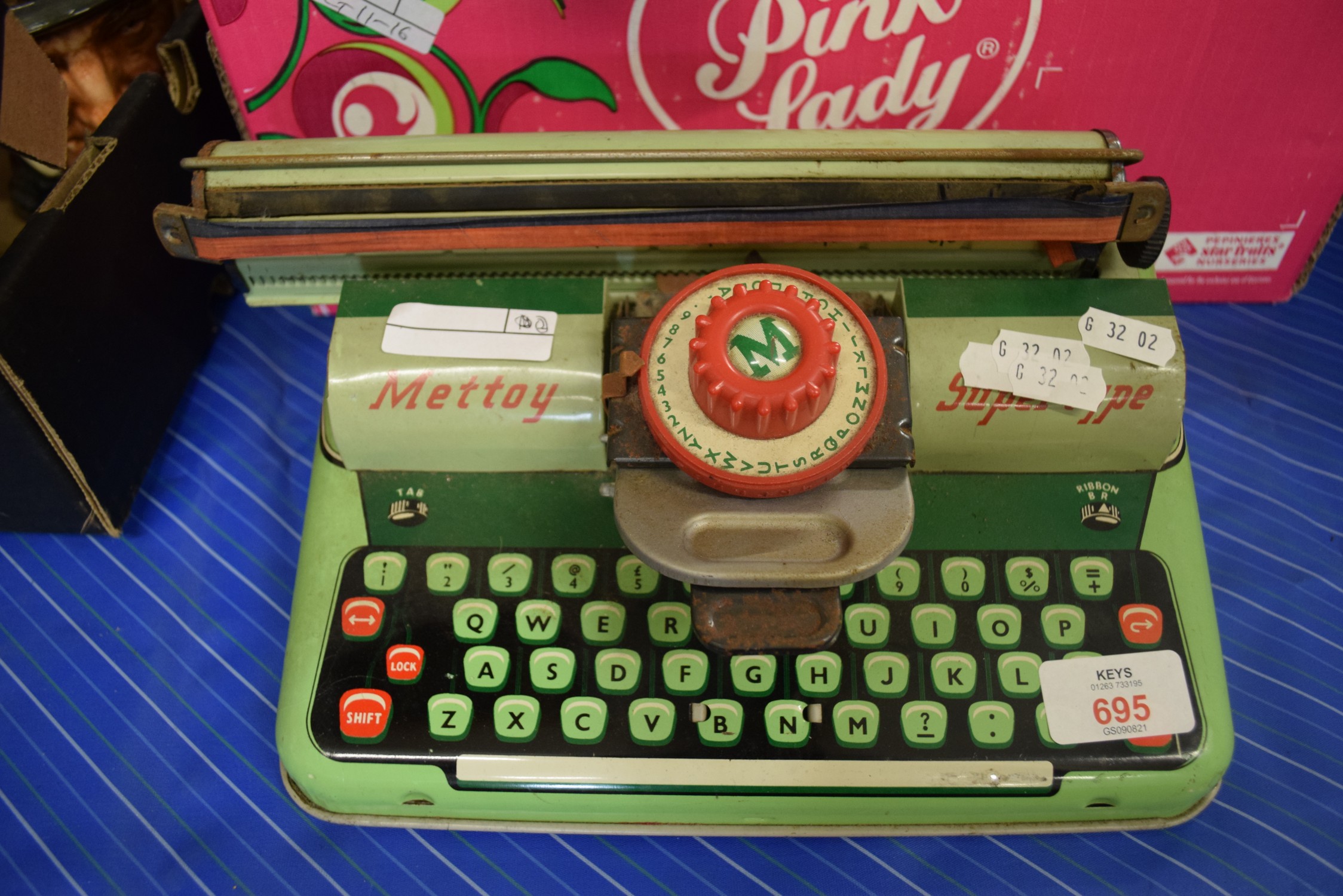 METTOY CHILD'S TYPEWRITER