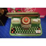 METTOY CHILD'S TYPEWRITER