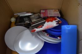 BOX OF KITCHEN WARES, PLASTIC PLATES, OVER SIZED PEPPER GRINDER, CDS ETC