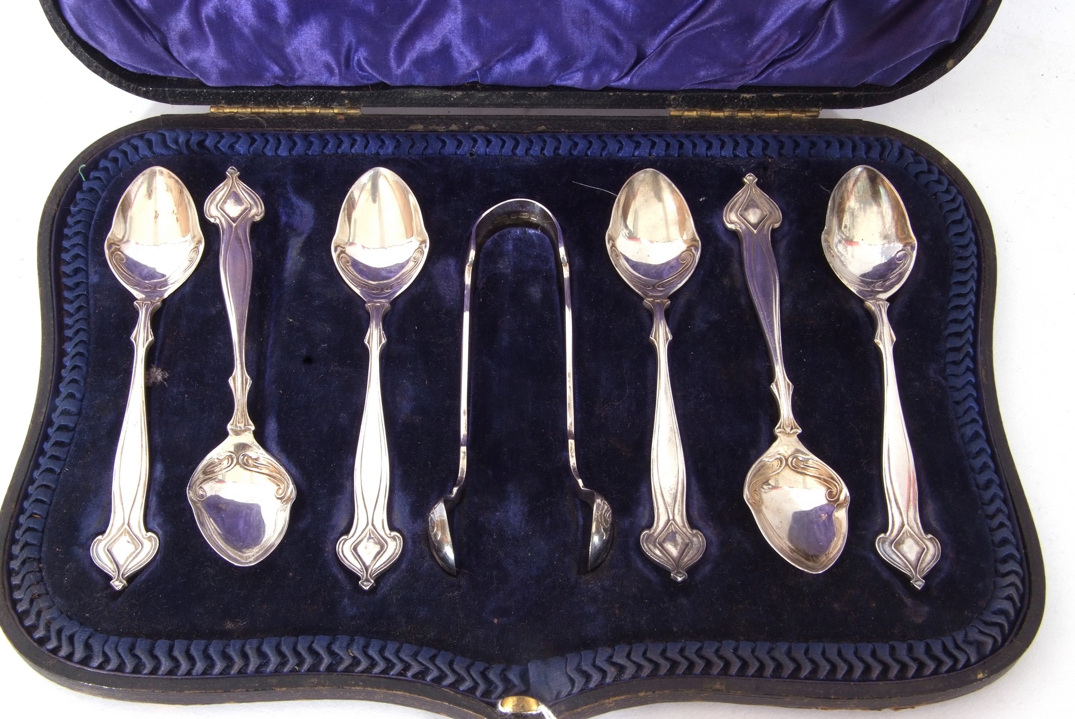 Edward VII cased set of six silver tea spoons and accompanying tongs, Sheffield 1902, maker's mark - Image 2 of 3
