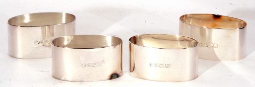 Elizabeth II two pairs cased silver napkin rings, plain oval form, Sheffield 1996/97, g/w 135gms,