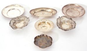 Mixed Lot: pair of small circular silver dishes, Birmingham 1917/1918, maker George Unite,