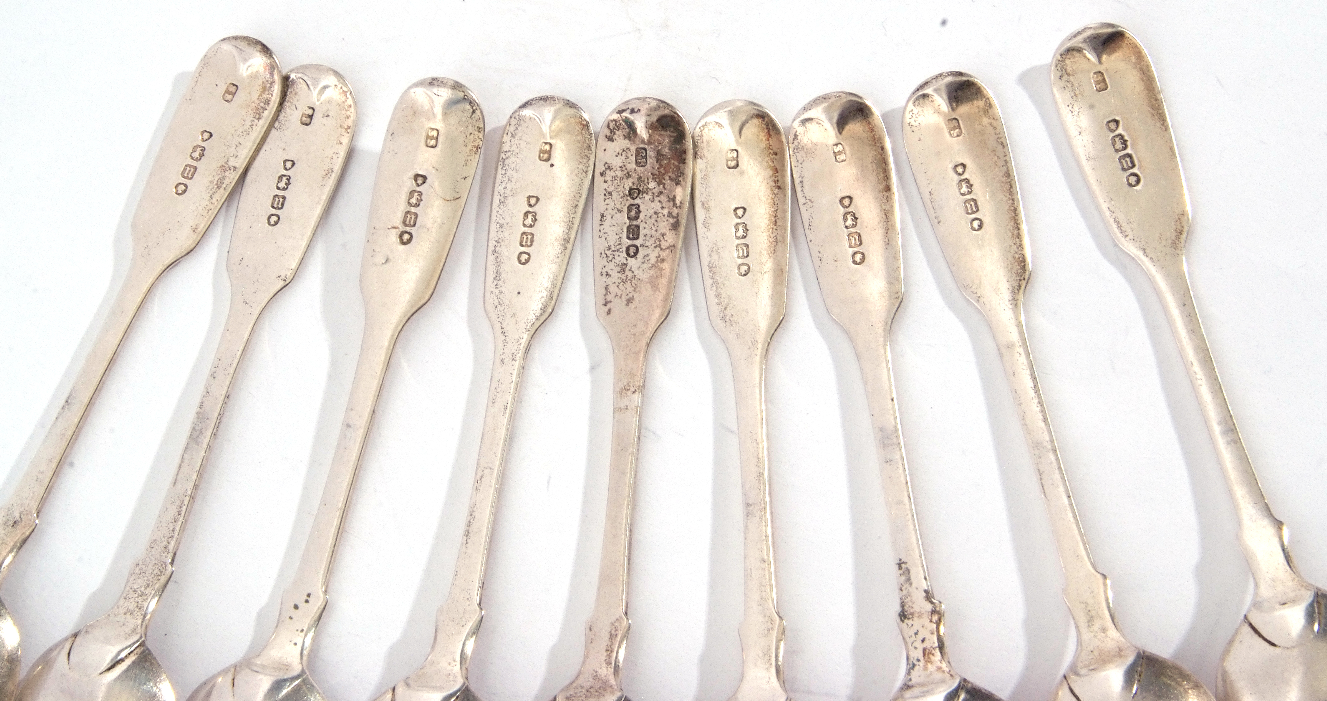 Set of nine Victorian silver Fiddle pattern tea spoons, London 1868, maker's mark SS, possibly - Image 3 of 3