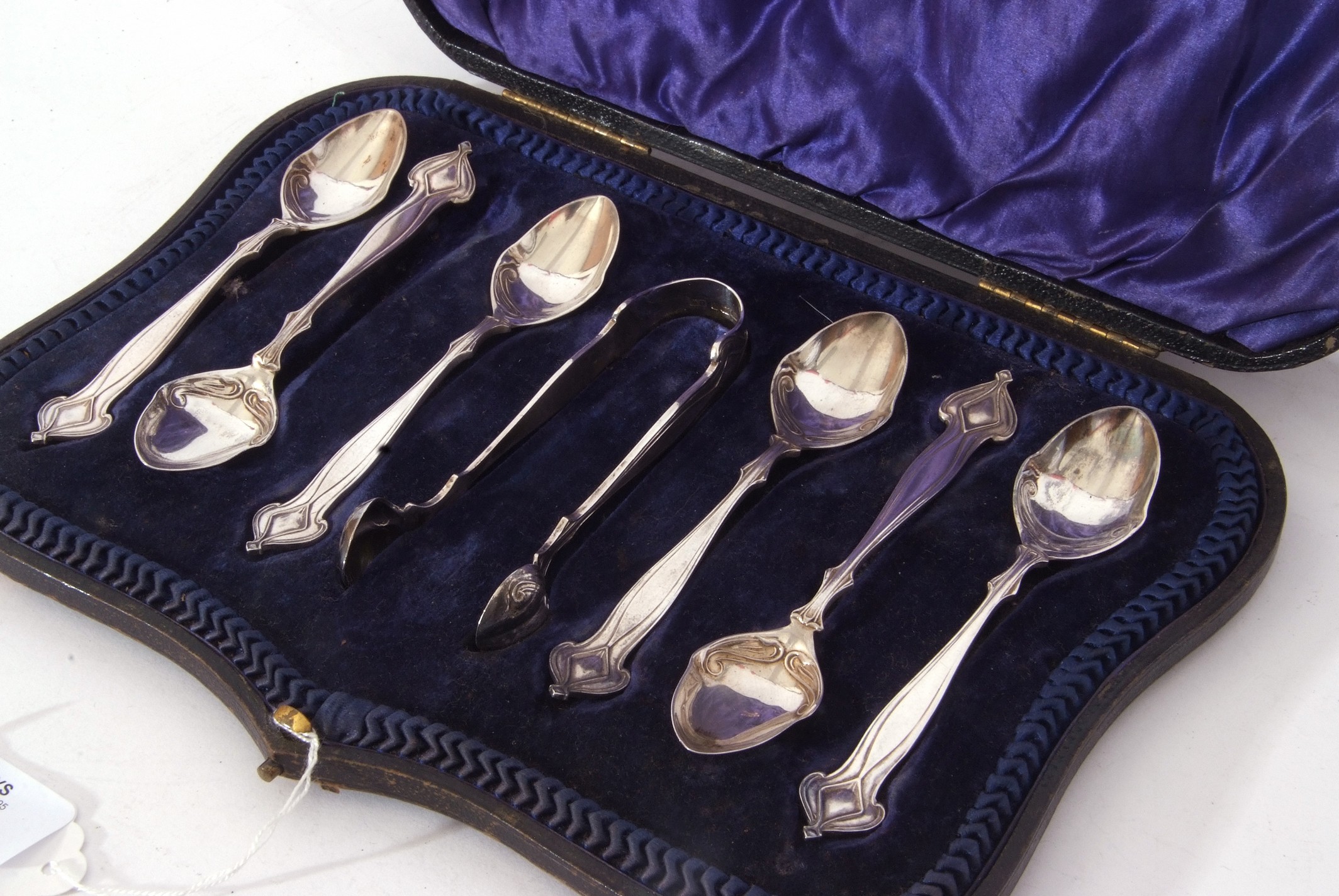 Edward VII cased set of six silver tea spoons and accompanying tongs, Sheffield 1902, maker's mark - Image 3 of 3