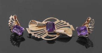 Amethyst set stylised open work brooch centring a step cut amethyst, 12 x 9mm, stamped 14K, together