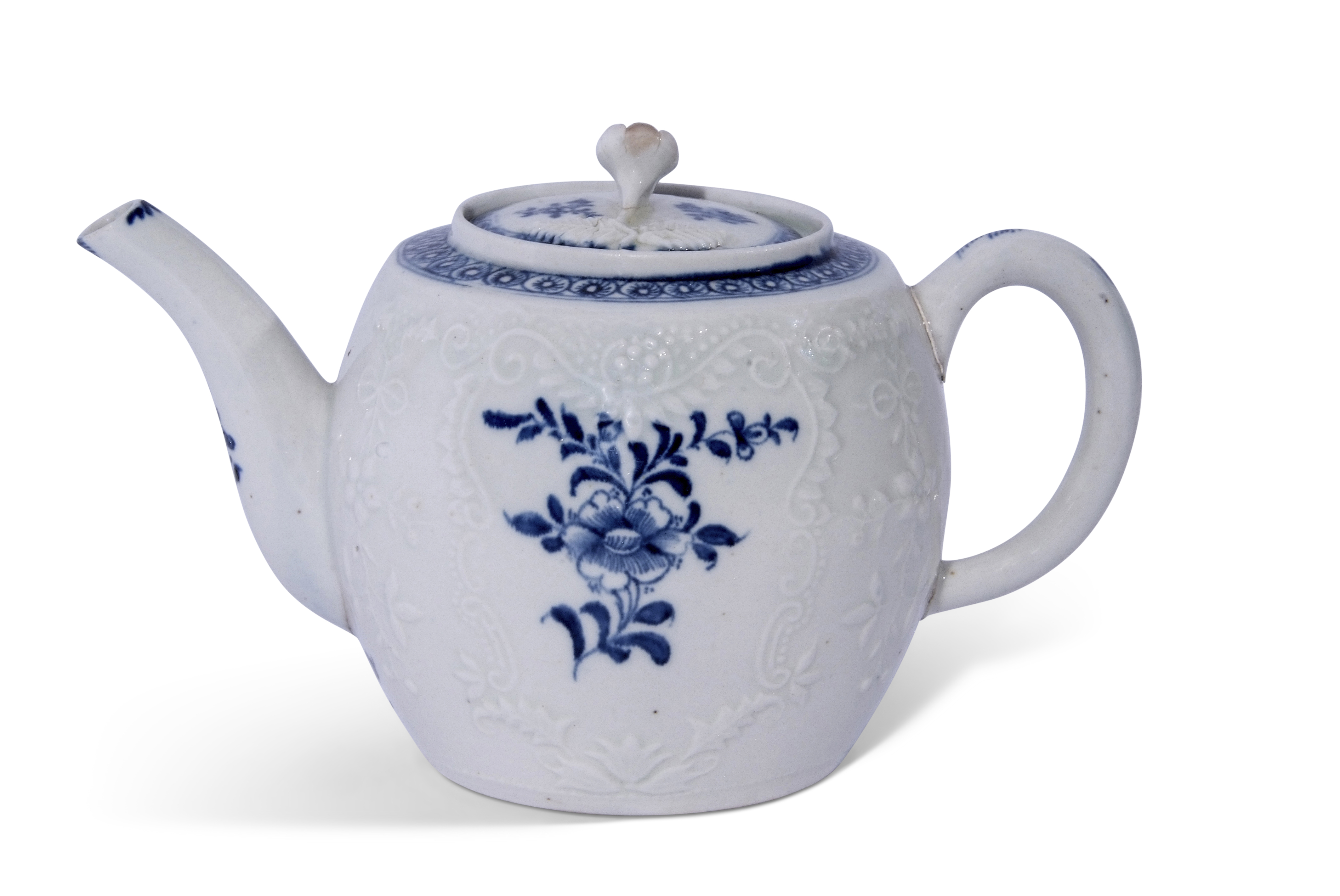 Unusual barrel shaped Lowestoft porcelain tea pot, the body moulded with a design of C-scrolls and