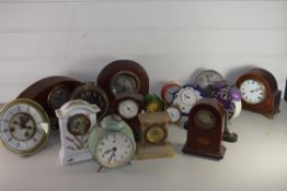 BOX CONTAINING CLOCK PARTS AND AN EDWARDIAN 8-DAY MANTEL CLOCK ETC