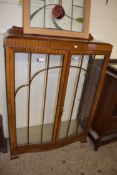 EARLY 20TH CENTURY SERPENTINE FRONT MAHOGANY VENEERED CHINA DISPLAY CABINET, 90CM WIDE