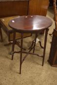 EDWARDIAN MAHOGANY OVAL TOPPED OCCASIONAL TABLE RAISED ON TAPERING LEGS WITH X-SHAPED STRETCHER,