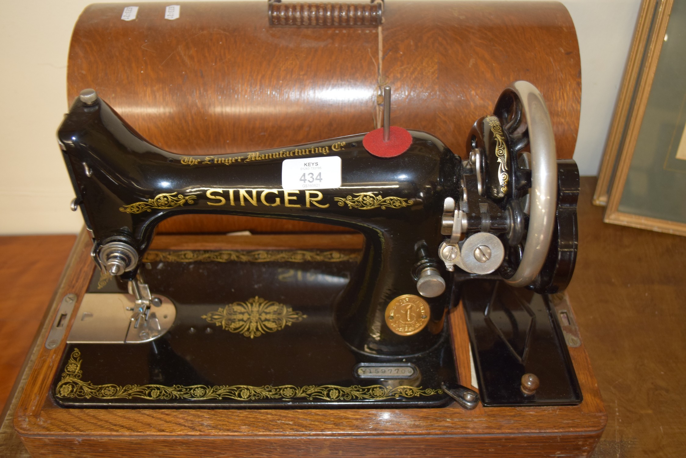 SINGER SEWING MACHINE - Image 2 of 2