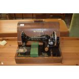 VINTAGE SINGER SEWING MACHINE