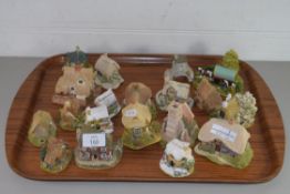 TRAY CONTAINING LILLIPUT LANE COTTAGES