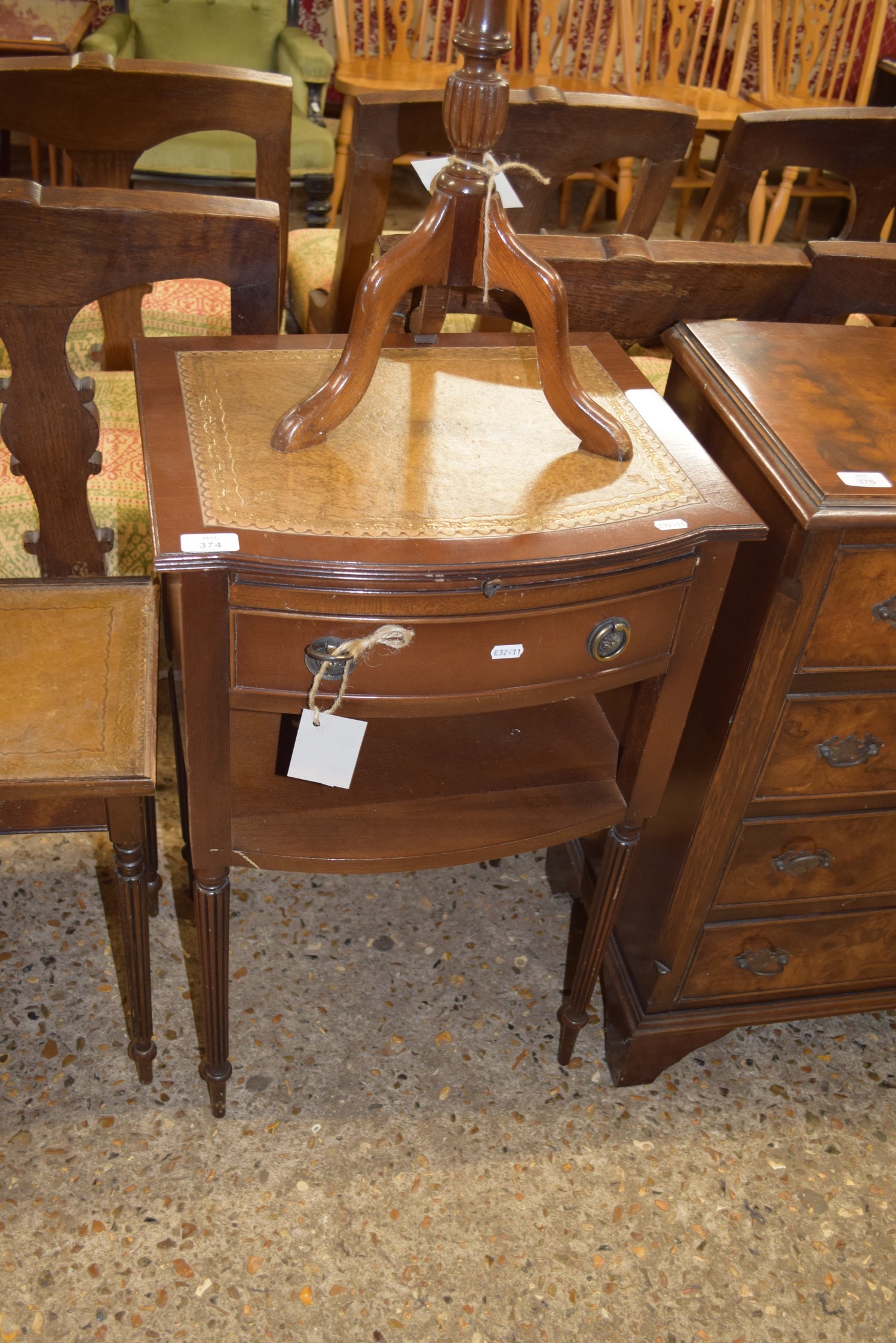 SMALL LEATHER TOPPED BEDSIDE CABINET WITH SINGLE FRIEZE DRAWER AND RECESS BENEATH RAISED ON FLUTED