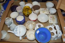 BOX OF MIXED CERAMICS TO INCLUDE CUPS, POOLE POTTERY JUG, EGG STAND ETC