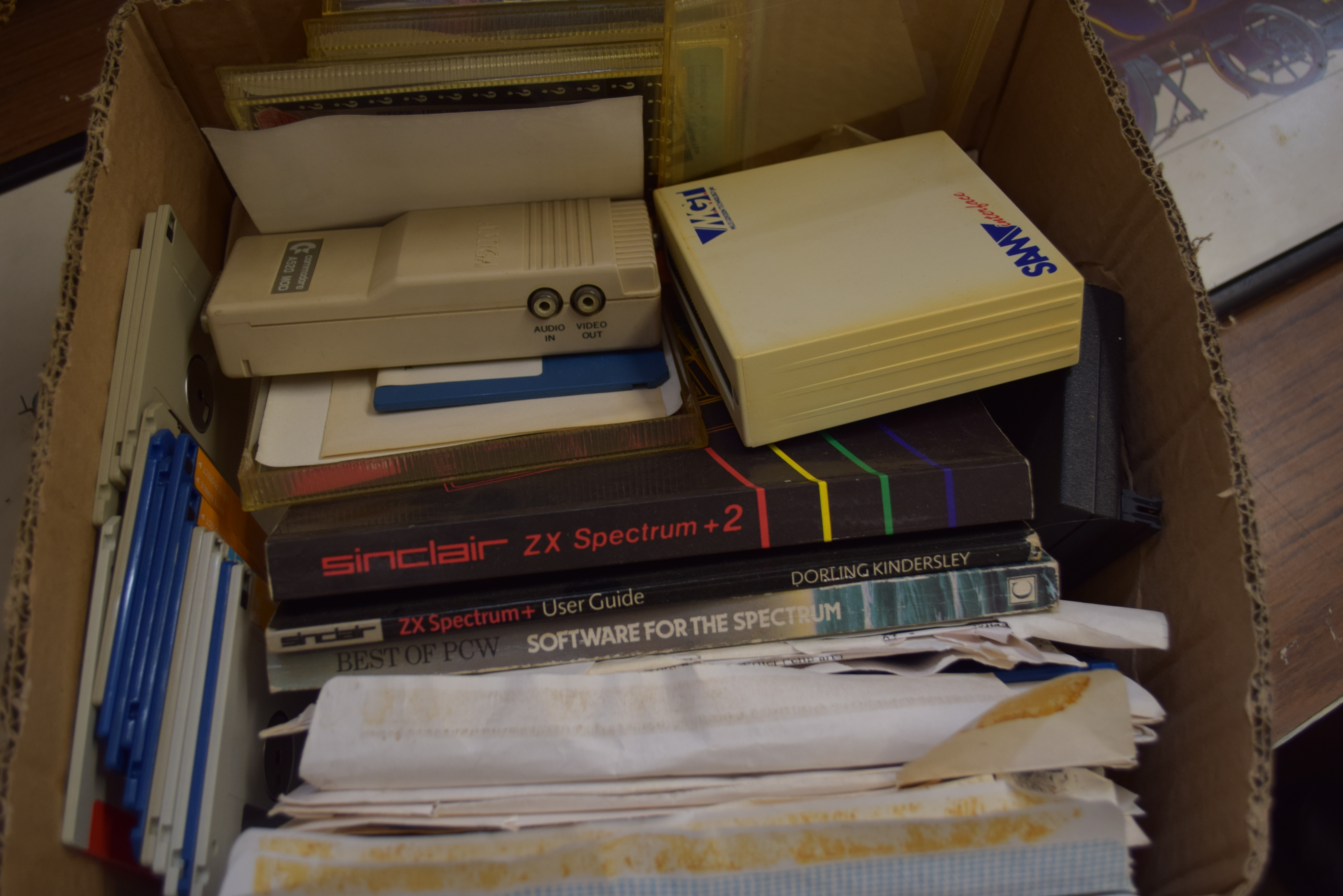 COMPUTING INTEREST: BOX CONTAINING SINCLAIR ZX SPECTRUM USER GUIDE, COMPUTER DISCS AND OTHER ITEMS
