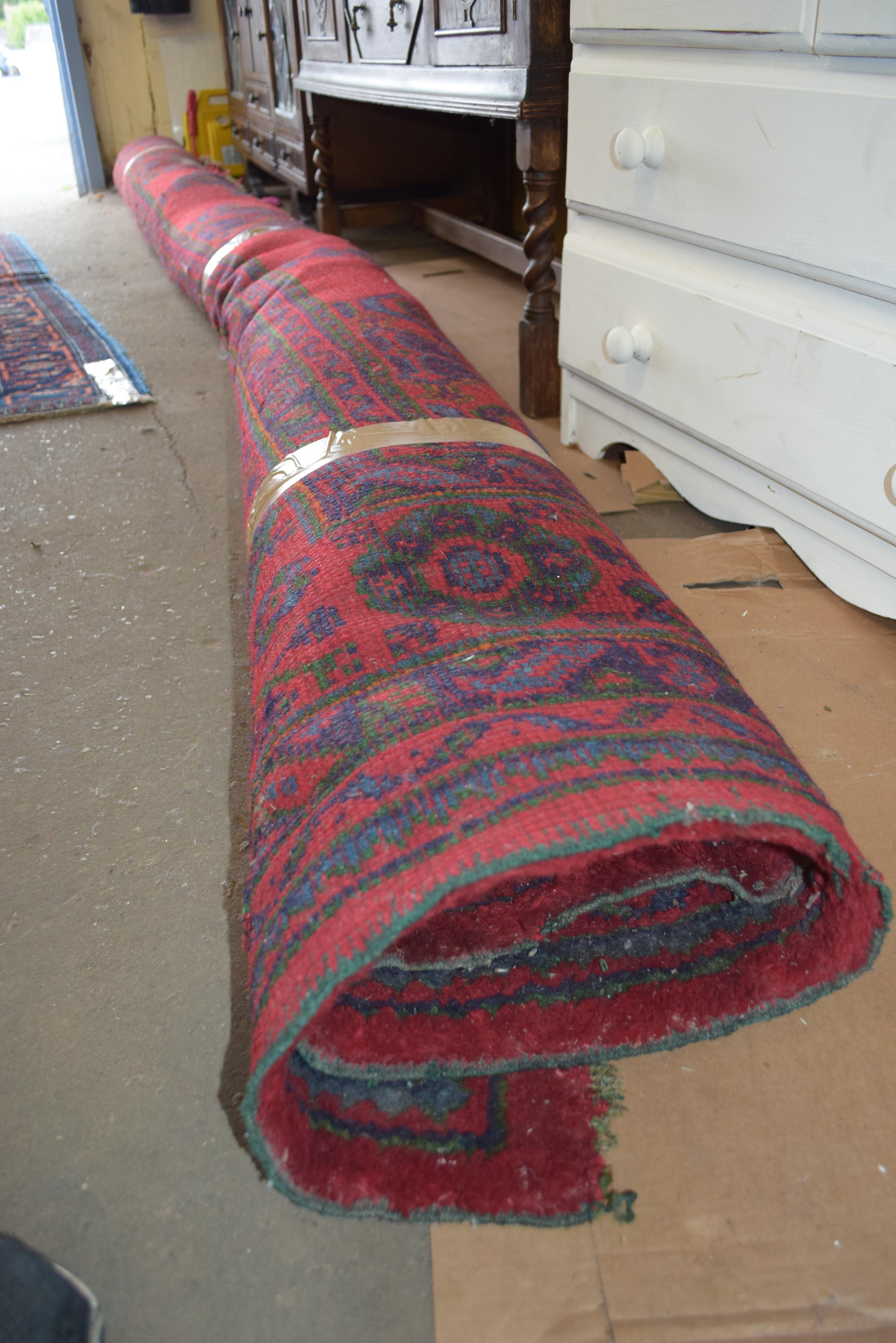 LARGE TURKISH RED GROUND FLOOR RUG, APPROX 380CM WIDE - Image 2 of 2