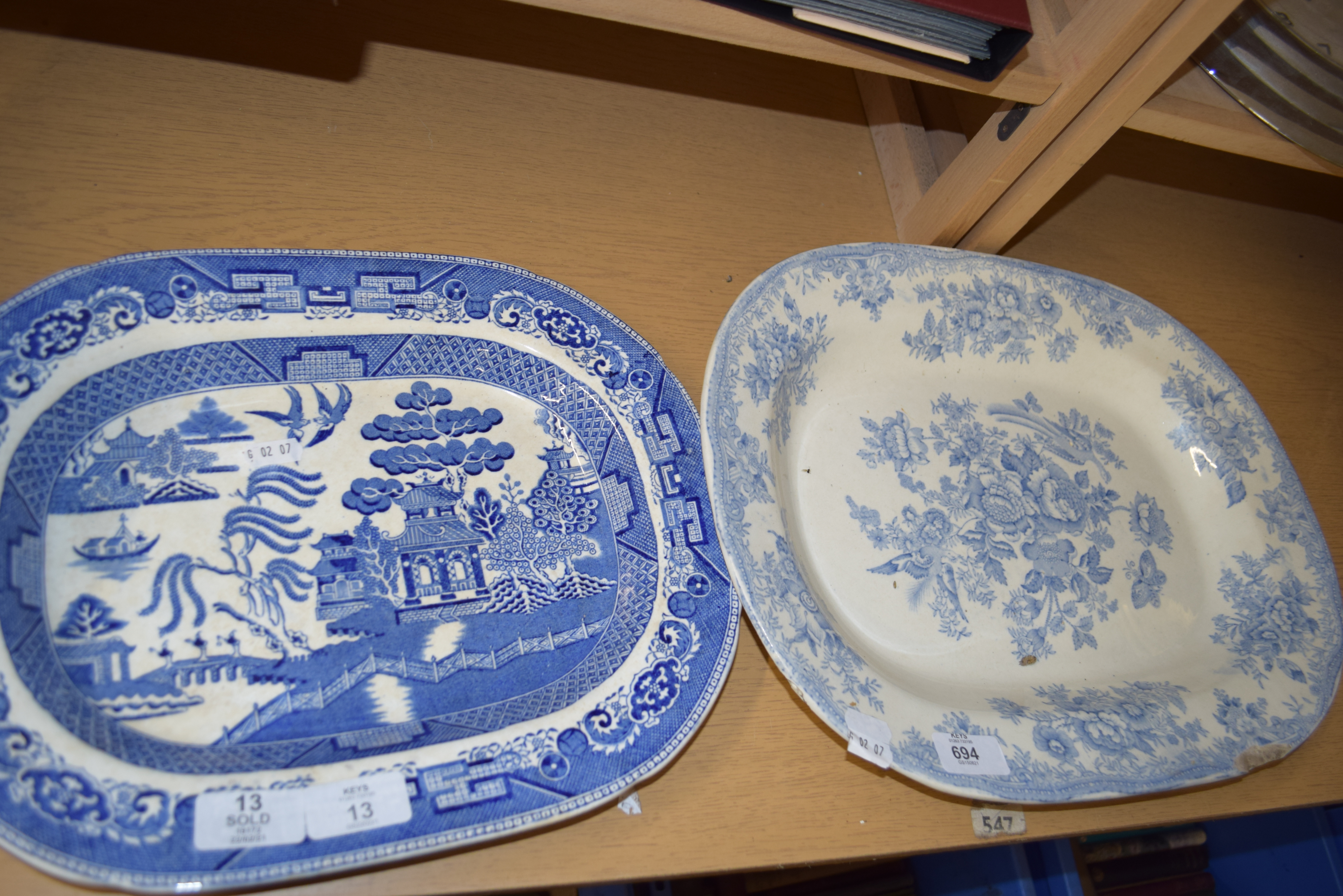 19TH CENTURY ASIATIC PHEASANT MEAT PLATE, TOGETHER WITH A WEDGWOOD WILLOW PATTERN MEAT PLATE (2)