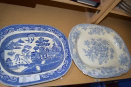 19TH CENTURY ASIATIC PHEASANT MEAT PLATE, TOGETHER WITH A WEDGWOOD WILLOW PATTERN MEAT PLATE (2)