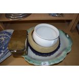MIXED LOT: FLORAL PATTERN WASH BOWL, BLUE GLASS BOWL, TIN OF VARIOUS CIGARETTE CARDS ETC