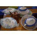 MIXED LOT: CERAMICS AND GLASS WARES TO INCLUDE COPPER LUSTRE TEA POT, VICTORIAN GARLAND PATTERN