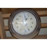 MODERN QUARTZ WALL CLOCK IN CHROME FINISH FRAME