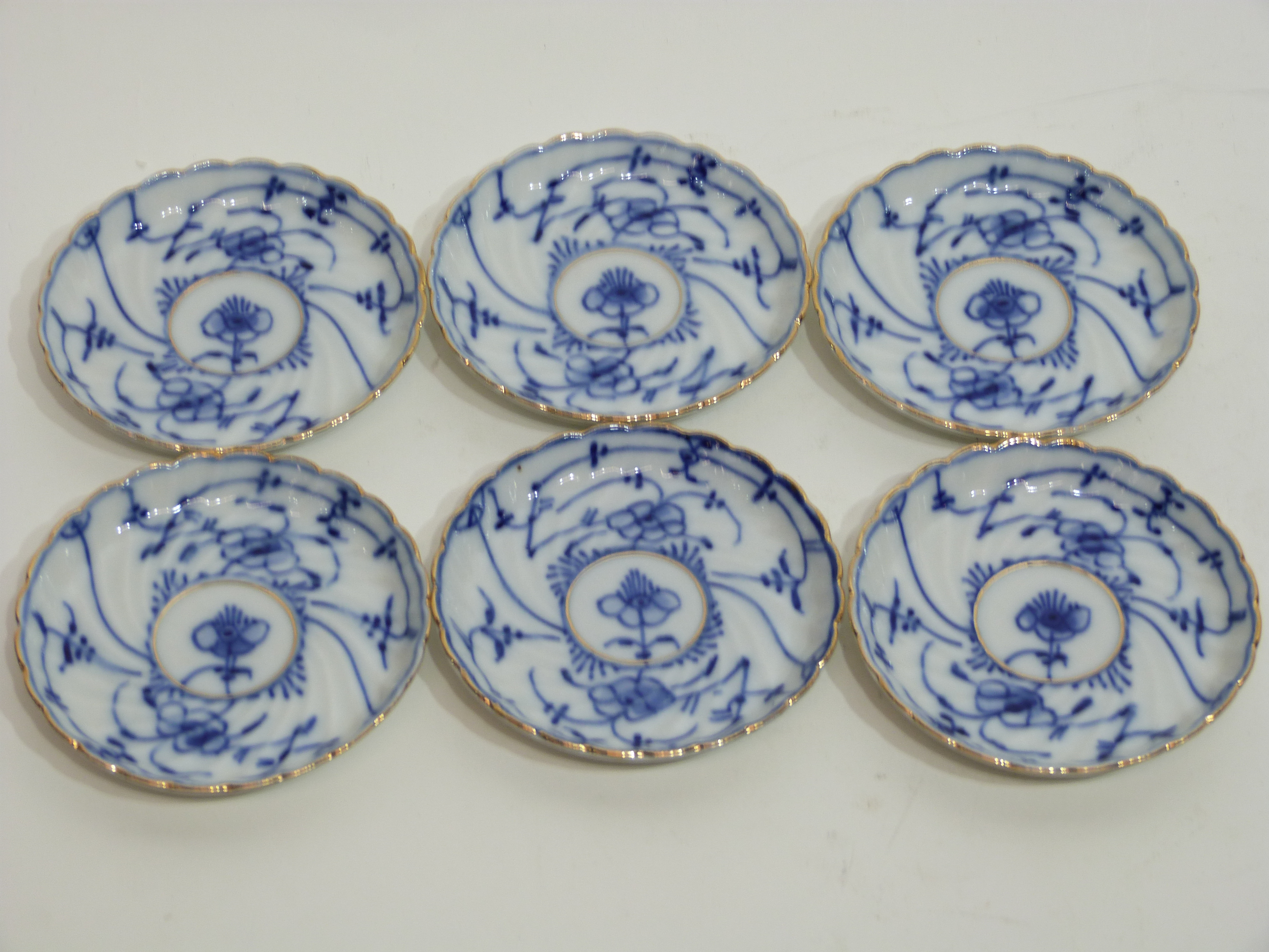 Miniature tea set with a blue design in Meissen style comprising small tea pot, sucrier and cover, - Image 4 of 6