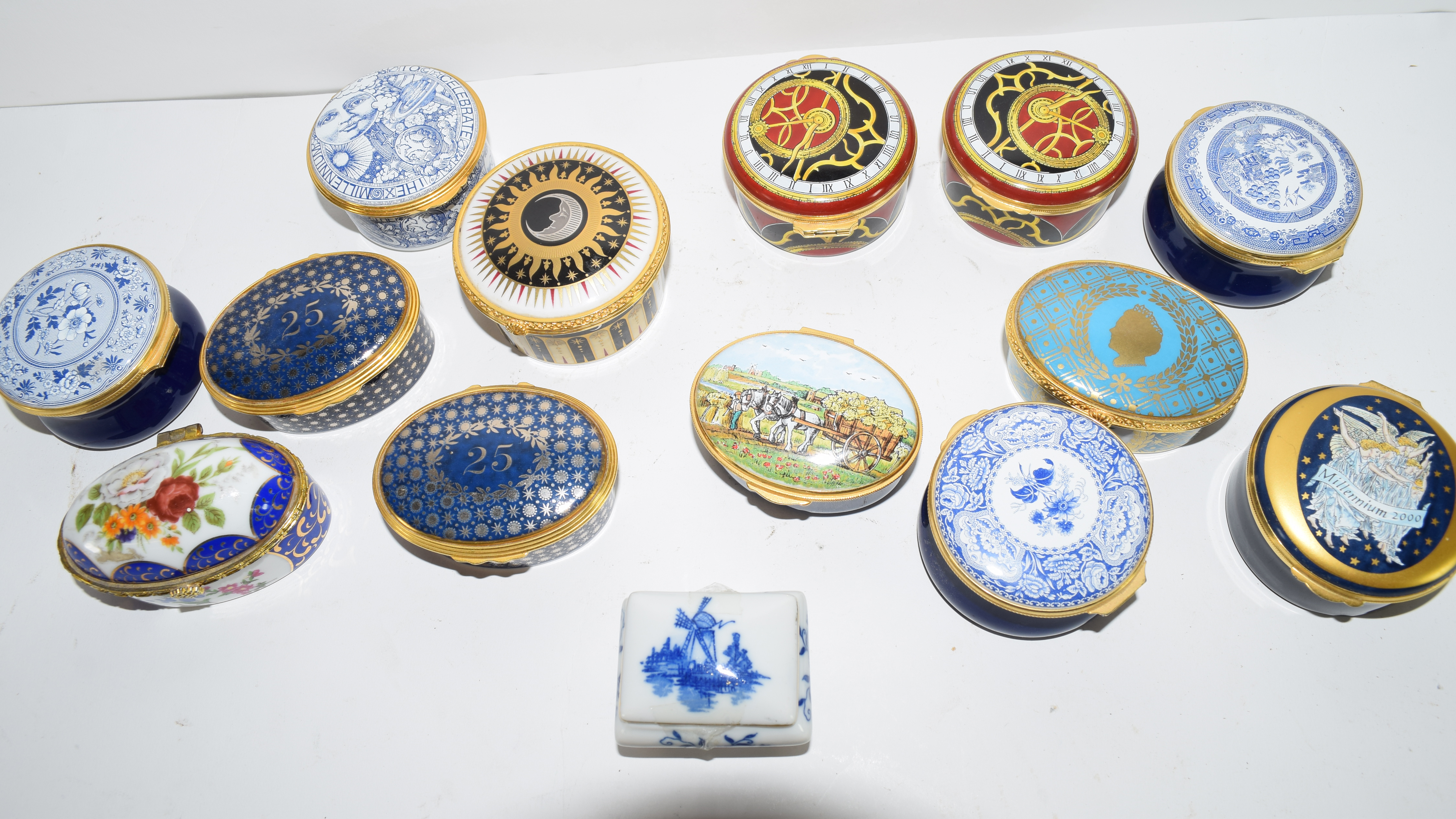 Group of 14 patch boxes, some by Spode and other makers, mainly English and French, some also - Image 2 of 2