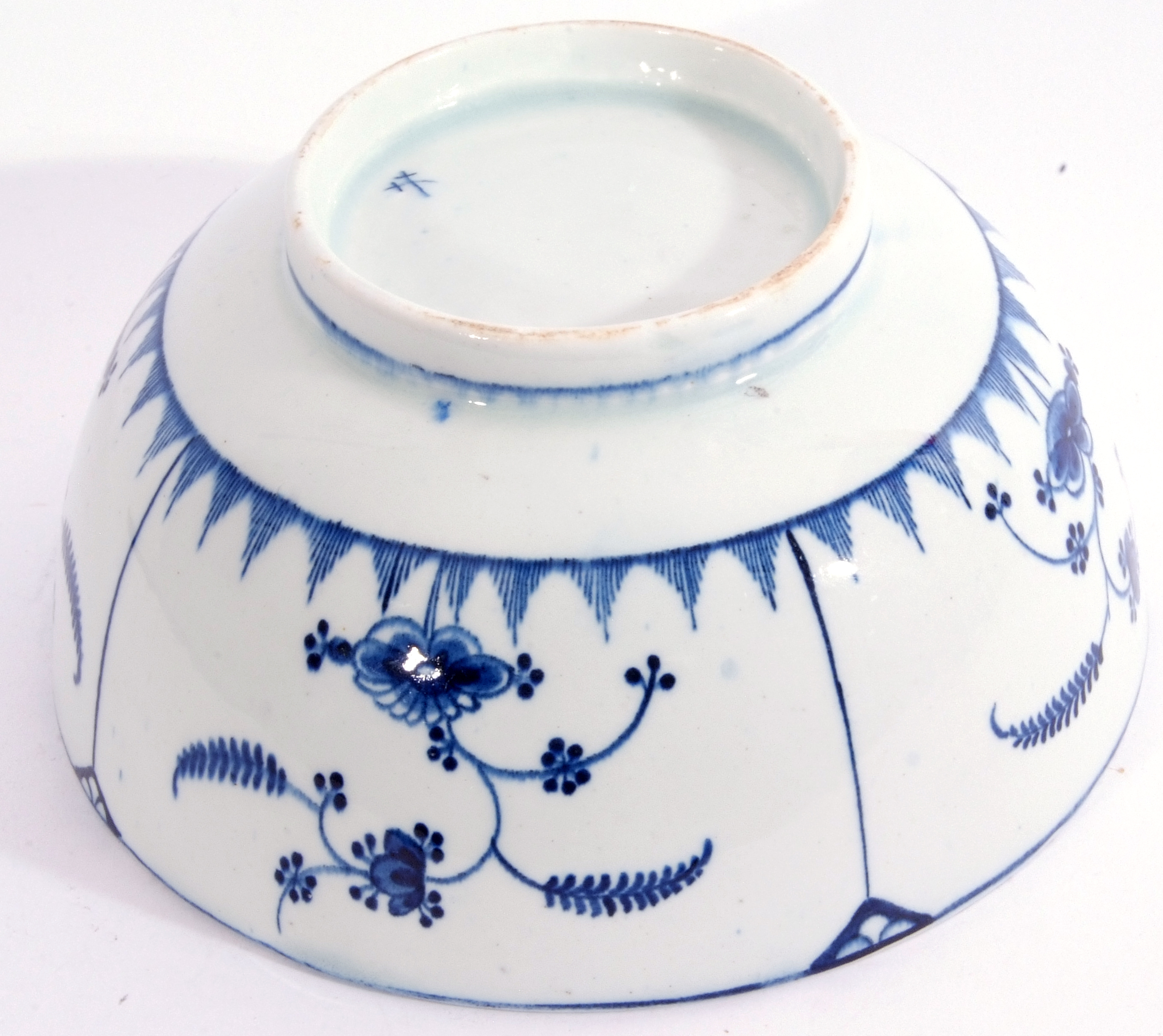 Lowestoft porcelain bowl decorated in bright tones of blue with the Meissen Immortelle pattern, - Image 7 of 7