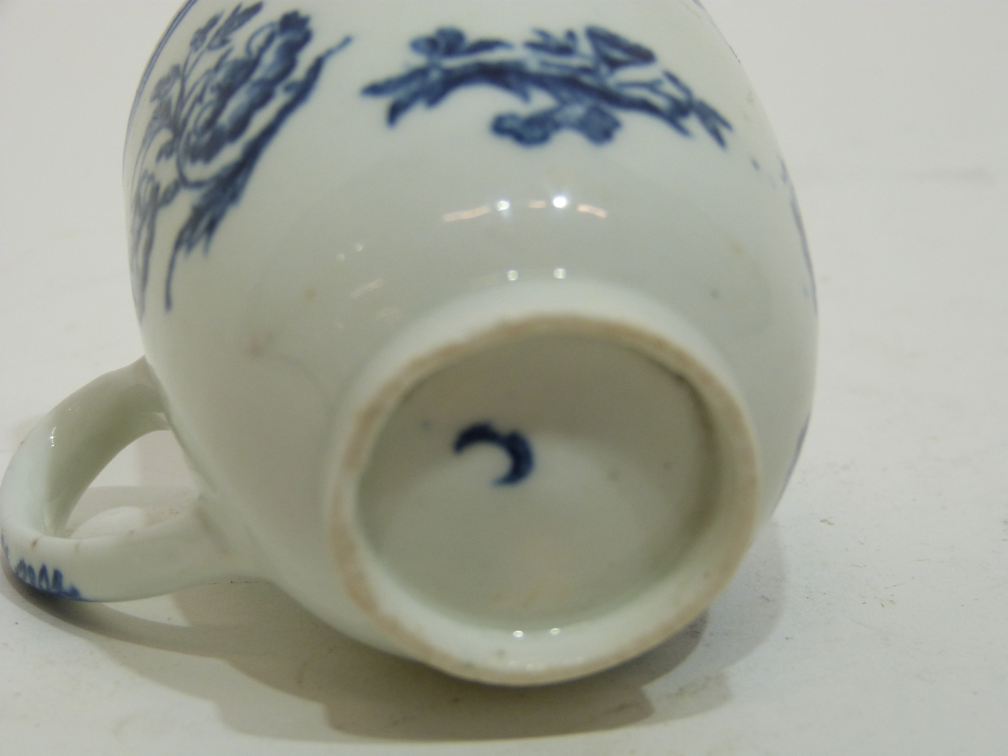 18th century English porcelain cup with printed design in Worcester style, possibly Lowestoft, 6cm - Image 2 of 2