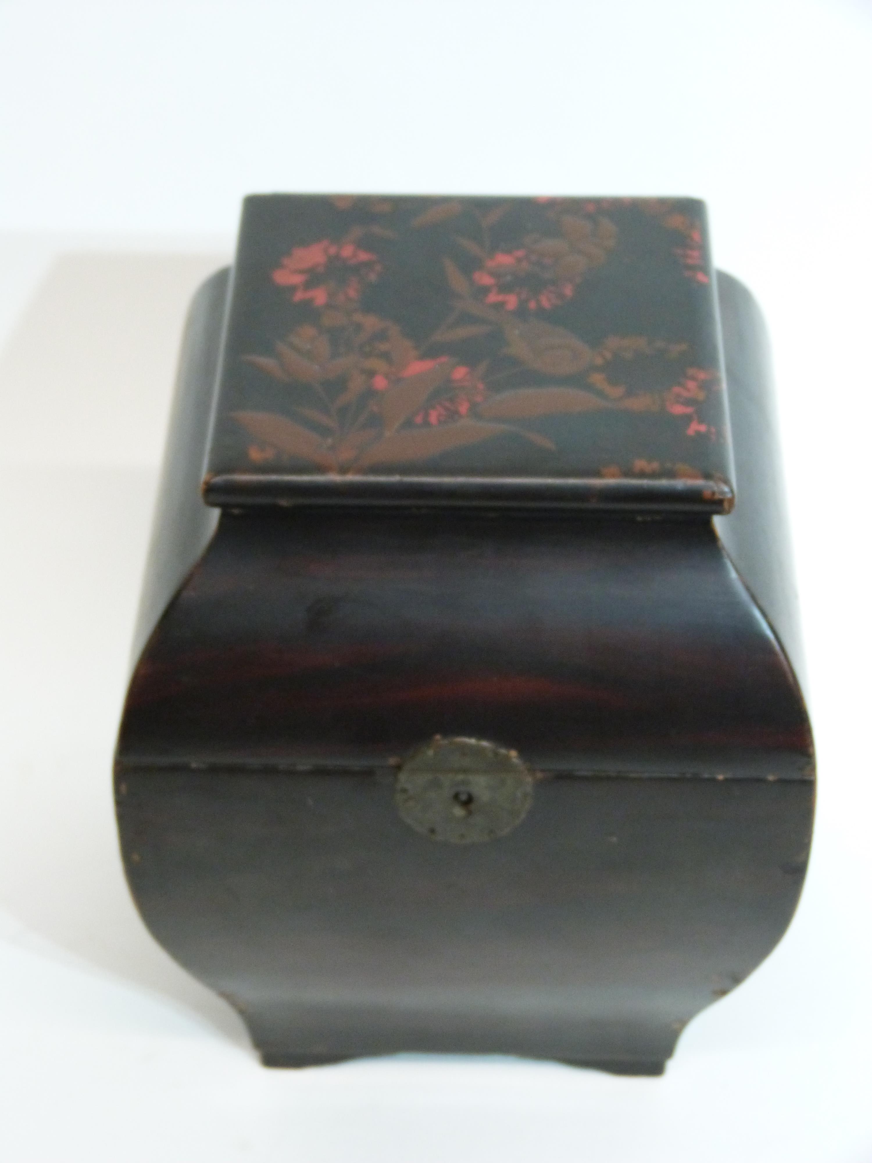 Japanese tea caddy with a lacquer decoration to the top of flowers, 20cm high