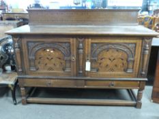 Good quality early 20th century oak sideboard in 17th century style having a chequered inlaid