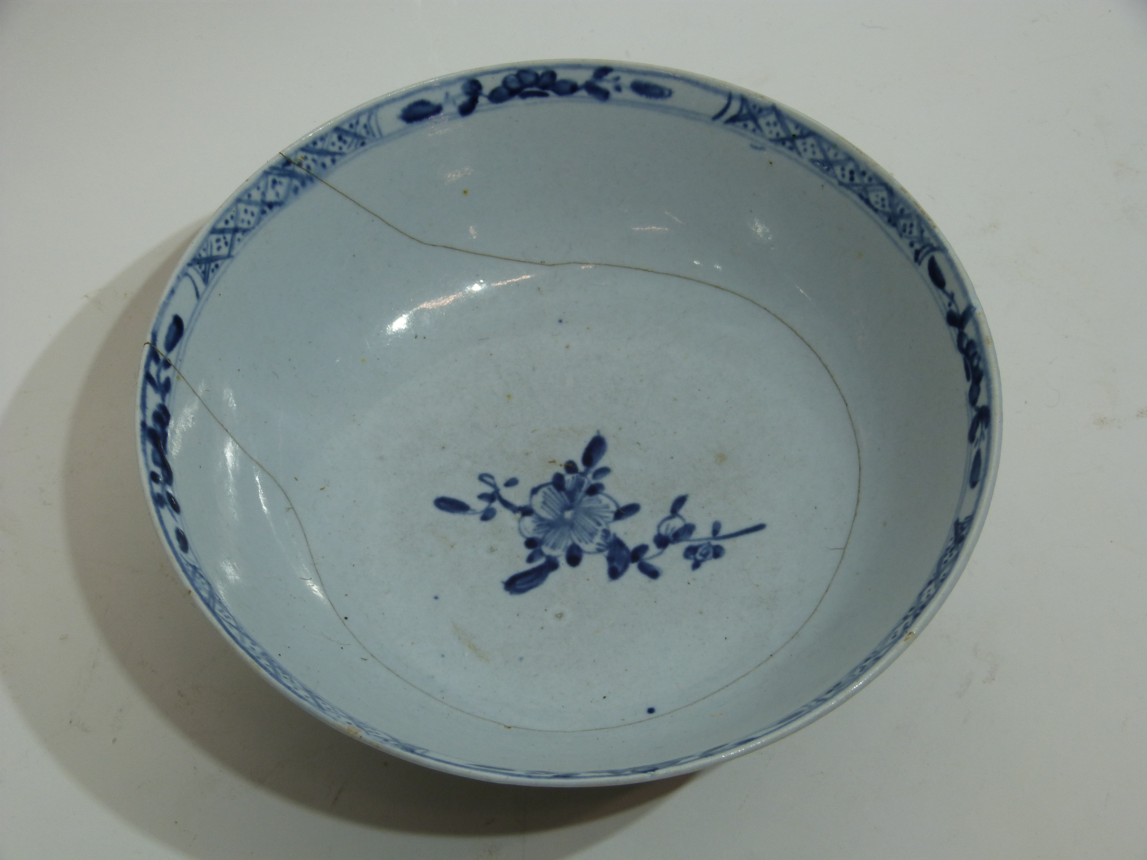 Early Lowestoft porcelain bowl, the flared body with a design in dark blue of pagodas and fishing - Image 2 of 3