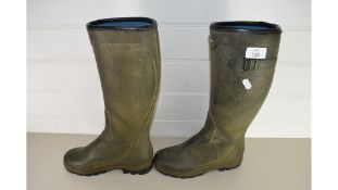 PAIR OF LE CHAMEAU UK SIZE 6 BOOTS