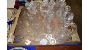 MIXED LOT OF CUT GLASS DECANTERS, DRINKING GLASSES ETC