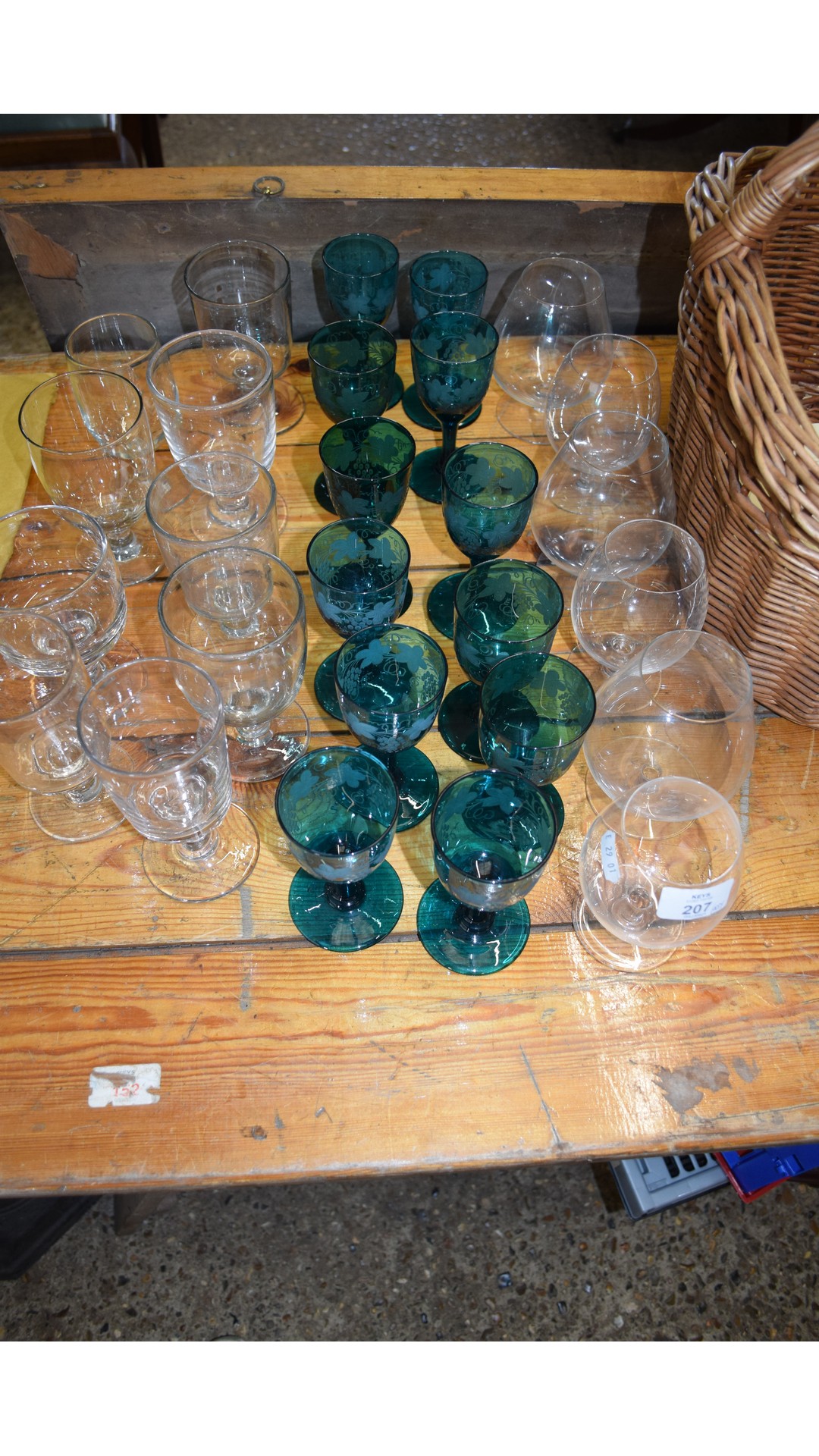 MIXED LOT OF GLASSES COMPRISING TURQUOISE WINES DECORATED WITH VINE LEAF DETAIL PLUS VARIOUS CLEAR - Image 2 of 2