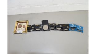 COLLECTION VARIOUS BRITISH 20TH CENTURY COMMEMORATIVE CROWNS AND OTHERS PLUS FRAMED PENNY FARTHING