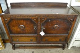 EARLY 20TH CENTURY OAK TWO-DOOR TWO-DRAWER SIDEBOARD WITH CARVED DETAIL, 122CM WIDE