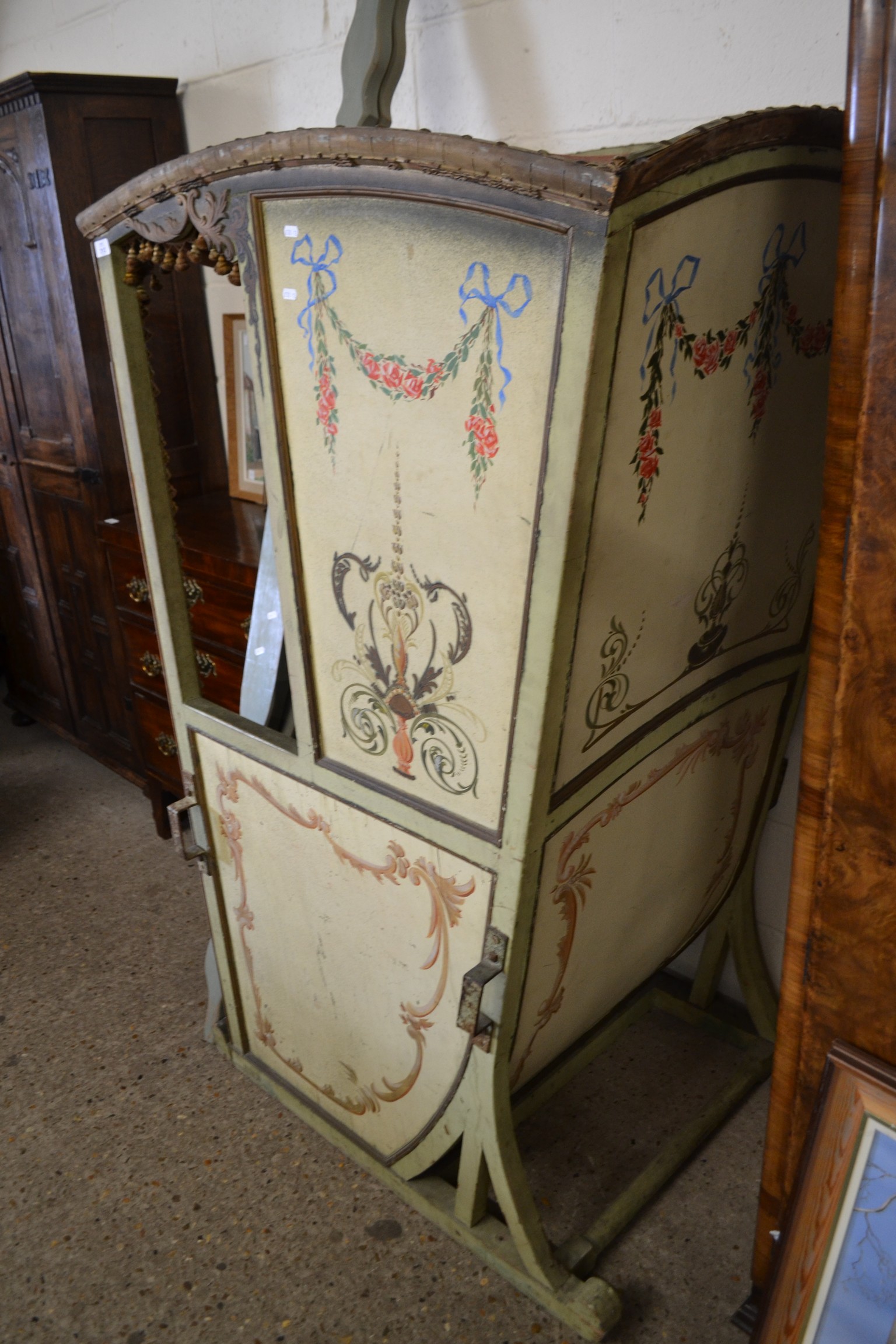 INTERESTING REPRODUCTION SEDAN CHAIR DECORATED WITH PAINTED FLORAL SWAGS AND STYLISED DETAIL - Image 2 of 2