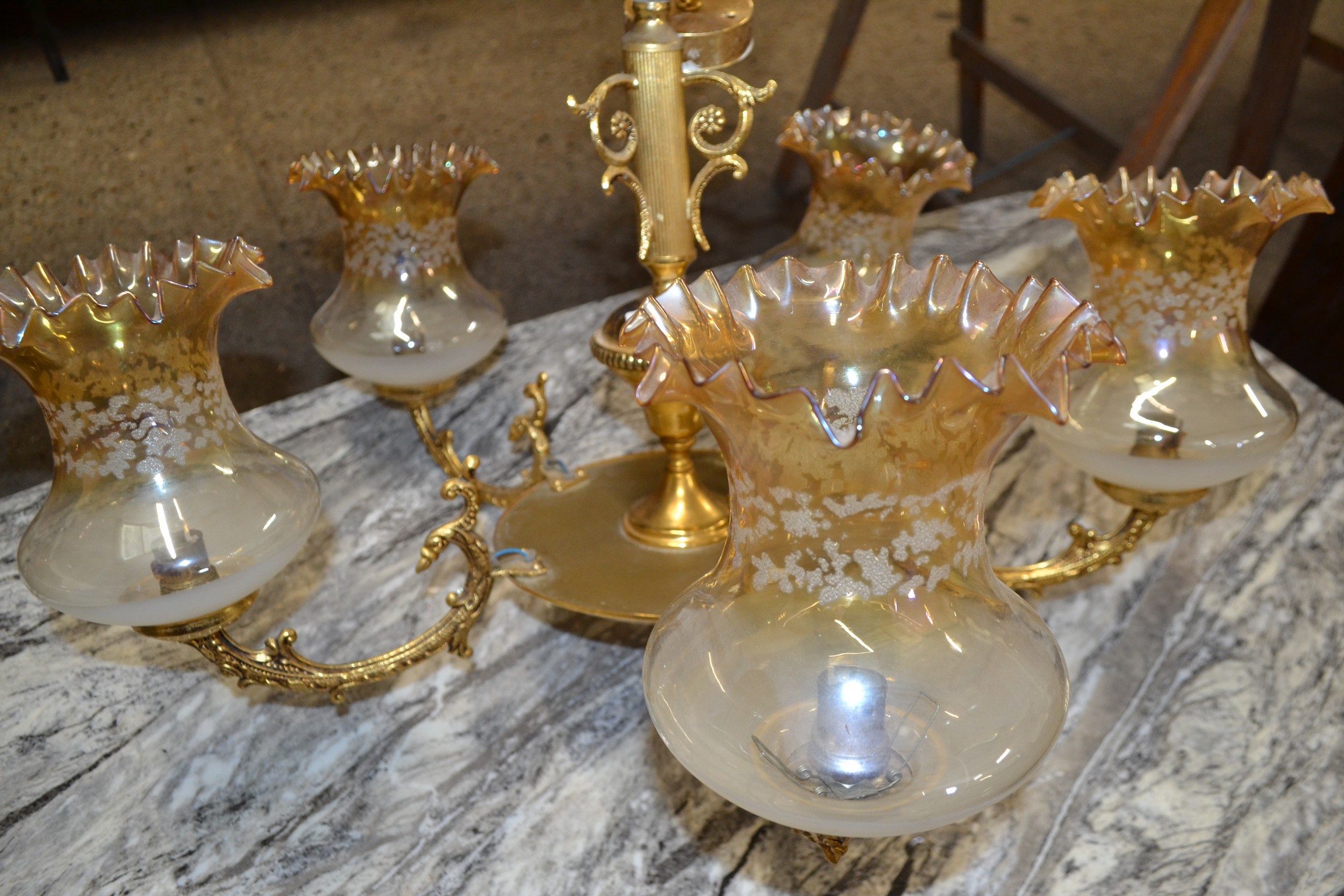 20TH CENTURY FIVE LIGHT CENTRE CEILING LIGHT FITTING WITH GILT METAL FRAME AND FRILLED GLASS SHADES - Image 2 of 2