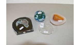 COLOURED GLASS PAPERWEIGHT, POLISHED STONE ASHTRAY, POLISHED STONE SAMPLE AND CLEAR GLASS ROUNDEL