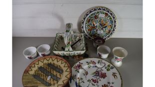 VARIOUS MIXED CERAMICS TO INCLUDE WEDGWOOD COLLECTORS PLATES, LAUREL KEELEY STONEWARE PLATE, ROYAL