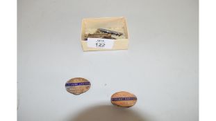 BOX CONTAINING VINTAGE RAILWAY BADGES