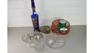 MIXED LOT OF GLASS WARES, BLUE GLASS DECANTER, GREEN ART GLASS VASE, GLASS BOWLS, BEER STEIN ETC