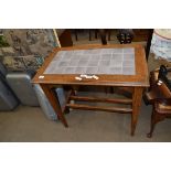 EARLY 20TH CENTURY RECTANGULAR OAK OCCASIONAL TABLE WITH TILED TOP, 78CM WIDE