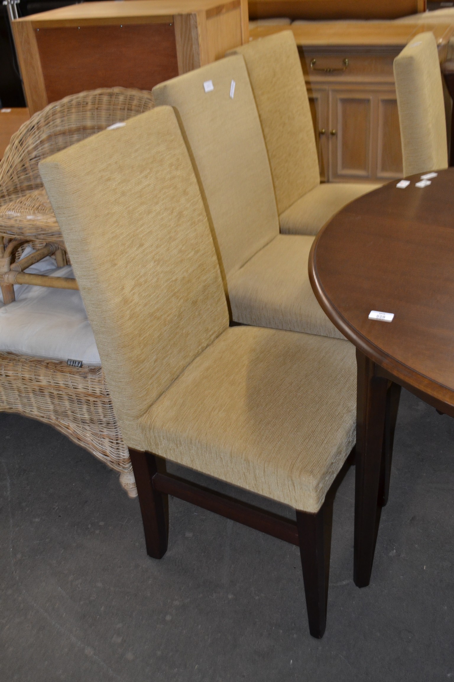 MODERN MAHOGANY FINISH EXTENDING OVAL DINING TABLE AND SIX UPHOLSTERED CHAIRS, TABLE 159CM WIDE - Image 2 of 2