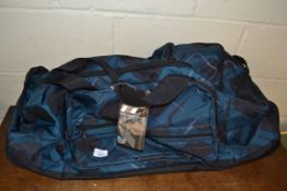 LARGE INTERNATIONAL TRAVELLER BAG