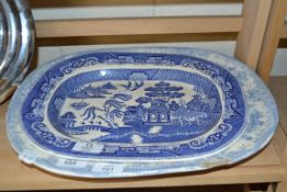 19TH CENTURY ASIATIC PHEASANT MEAT PLATE, TOGETHER WITH A WEDGWOOD WILLOW PATTERN MEAT PLATE (2)