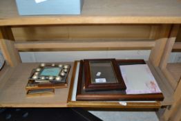 MIXED LOT: MODERN PICTURE AND PHOTO FRAMES