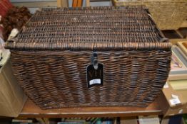 BASKET CONTAINING CANDLES