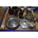 BOX OF MIXED ITEMS TO INCLUDE A TERENCE CONRAN BOWL, A CHROME FINISH TEA POT, SODA SIPHON, RED GLASS